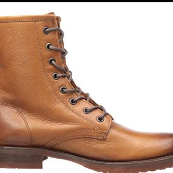 Frye Veronica 76276 Combat Boots in GREAT used condition  
Size 6.5 - Picture 7 of 14